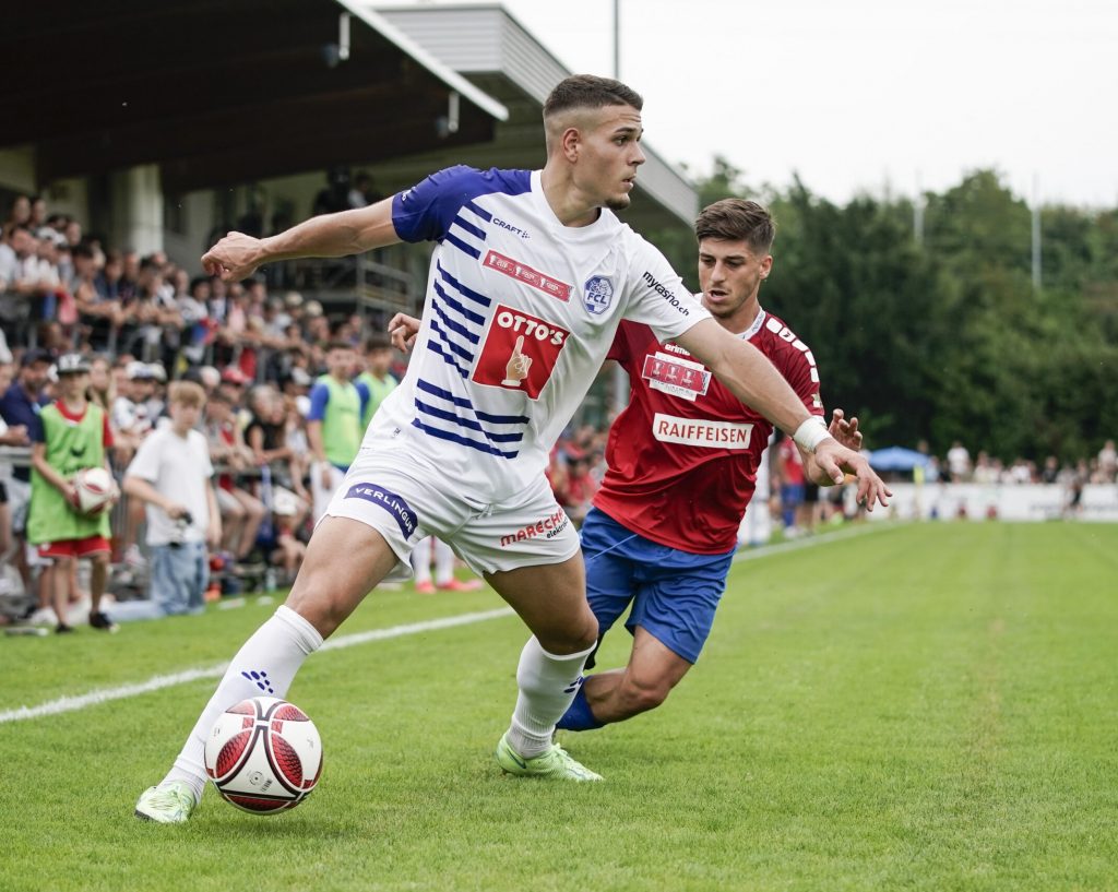 Camiseta temporada 2021-2022 para equipo de primera división en Suiza, FC Luzern.
